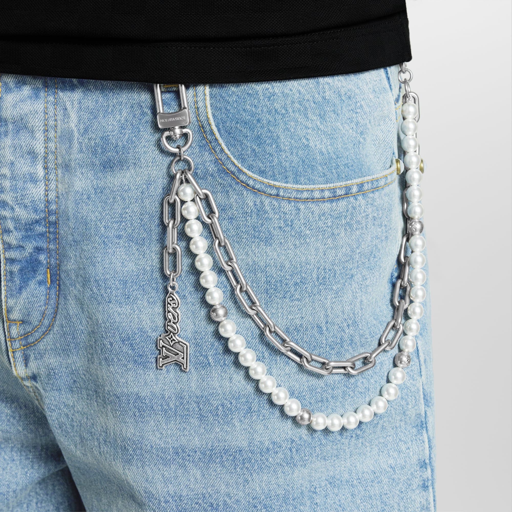 Silver Key Holders and Bag Charms for Men | LOUIS VUITTON ®